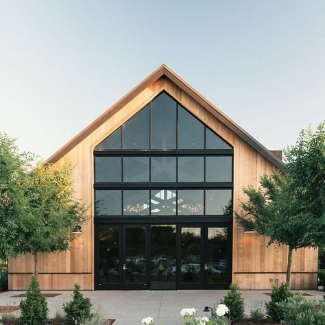 Wedding Venue Farmhouse, Farmhouse Event Space, Modern Winery Wedding, Modern Wedding Venue Exterior, Wedding Venue Building Ideas, Modern Barn Wedding Venue Ideas, Outdoor Event Space Design, Modern Wedding Venue Ideas, Event Center Design