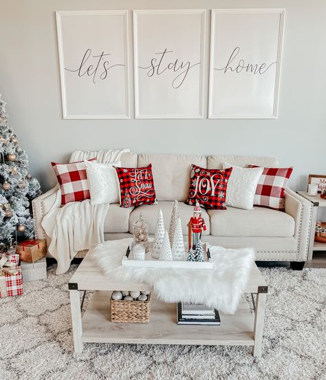 Christmas Small Living Room Decor, Christmas Decor 2033, Couch Decor Christmas, Christmas Decoration Living Room Ideas, Christmas Decor Apartment Living Rooms, Christmas Crafts For Adults Decoration, Christmas Decors In Living Room, Living Room Christmasdecor, Winter Couch Decor