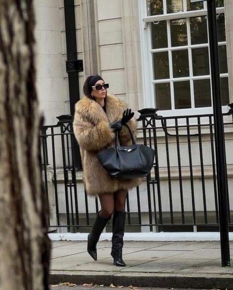 Fur Coat Outfit Baddie, Wife Aesthetic Outfit, Mob Wife Outfit, Street Style Women Fall, Style Outfits Fall, Outfits Black Women Fall, Outfits 2023 Women, School Outfit Inspiration, Street Style Fall Outfits