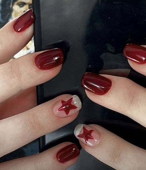 Short Nails Inspiration Simple, Acrylic Nail Star Design, Short Red Nail Designs Gel, Short Nail Star Designs, Simple Gel Nail Inspo Short, Nail Designs For Short Nails Gel, Simple Star Nails, Short Star Nails, Simple Short Nail Designs