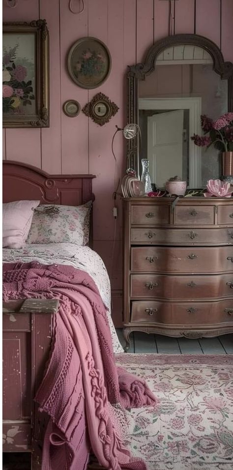 Dark Brown Furniture, Dark Wood Furniture, Brown Rooms, Cozy Fall Bedroom, French Bedroom, Old Room, Fall Bedroom, Beautiful Rooms, Brown Furniture