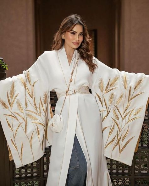 Kaftish on Instagram: "Wrapped in the golden hues of dusk, @mimialeblanc embodies effortless elegance in our Sunset Kimono.  #kaftish #ramadan2024 #arabiandreams" Kimonos Outfits, Kaftan Dress Modern, Ramadan Outfits, Ramadan Style, Linen Abaya, Choli Blouse Design, Brain Storming, Modern Abaya, Abaya Design