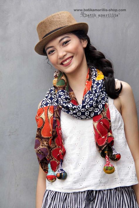 Batik Jewelry, Patchwork Scarves, Batik Amarillis, Batik Kebaya, Trendy Sewing Patterns, Patchwork Scarf, Fabric Scarf, Diy Scarf, Pretty Scarves