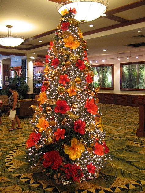 Hawaiian Christmas Tree, Tropical Christmas Trees, Hawaii Christmas, Hawaiian Christmas, Beachy Christmas, Tropical Christmas, Unique Christmas Trees, Fabulous Christmas, Beautiful Christmas Trees