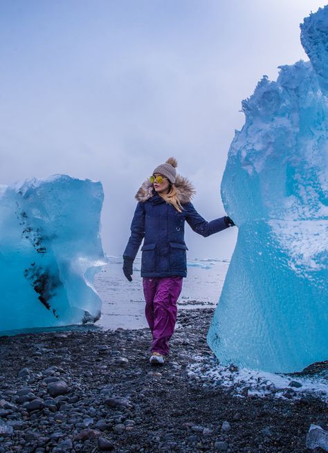 WHAT TO WEAR IN ICELAND - Caro's Editorial Iceland Fashion Editorial, Iceland Photo Ideas, Honeymoon Iceland, What To Wear In Iceland, Iceland Fashion, Iceland Resorts, Iceland Honeymoon, Iceland Hiking, Land Of Fire And Ice