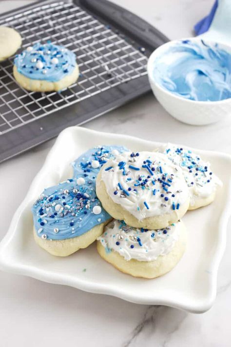 Sprinkle Frosting, Aka Cookies, Lofthouse Cookie Recipe, Hanukkah Recipes, Lofthouse Sugar Cookies, Lofthouse Cookies, Cookies Light, Hanukkah Food, Kid Approved Meals