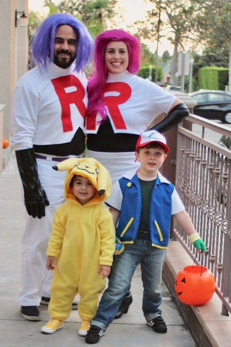 Pokemon Halloween Costume Family, Pokemon Photoshoot, Ash Ketchum Costume Kids, Ash Ketchum Costume, Ash Ketchum Cosplay, Team Rocket Costume, Pokemon Halloween Costume, Pikachu Costume, Pokemon Halloween