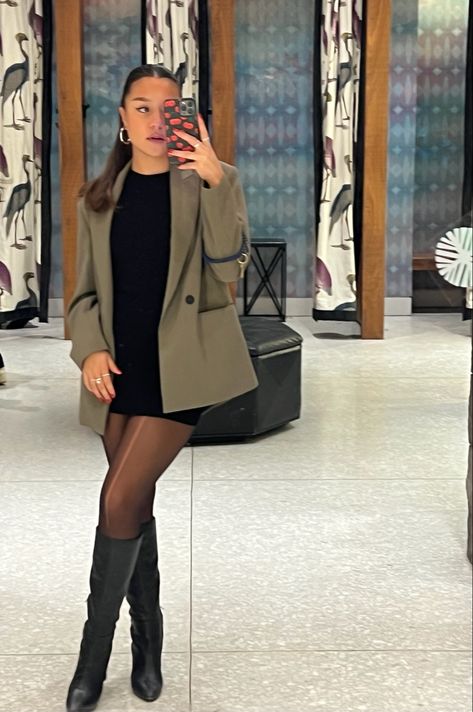 #aritzia #aritziaoutfit #style #trendy #outfitinspo #outfitideas #aritziastyleadvisor #fashion #nyc #nycoutfits Aritzia Blazer Outfit, Aritzia Business Outfit, Aritzia Agency Blazer, Nyc Business Fashion, Aritzia Inspired Outfit, Aritzia Dress Outfit, Aritzia Style Advisor, Aritzia Employee Outfit, Aritzia Outfit Work