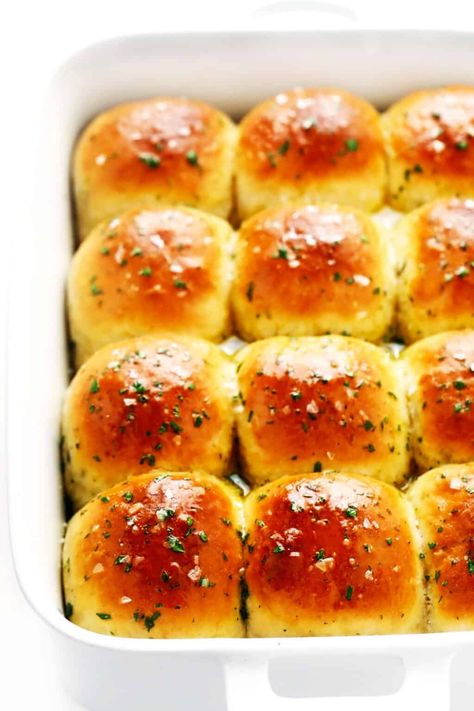 Garlic Dinner Rolls, Garlic Rolls, Garlic Herb Butter, Homemade Dinner Rolls, Gimme Some Oven, Rosemary Garlic, Dinner Rolls Recipe, Easy Bread Recipes, Easy Bread