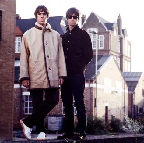 Noel And Liam Gallagher, Liam Gallagher Noel Gallagher, Oasis Style, Oasis Music, Liam Gallagher Oasis, Oasis Clothing, Oasis Band, Liam And Noel, Kendall Jenner Street Style