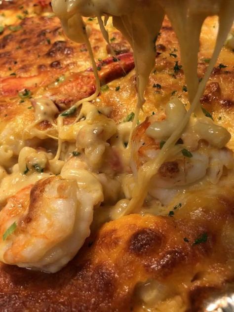 Seafood Mac And Cheese, Soul Food Dinner, Food Babe, Yummy Comfort Food, Food Recepie, Food Goals, Mac N Cheese, Food Obsession, Interesting Food Recipes