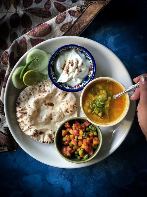 Indian food diversity is huge with its root dating back to Ayurveda Culture !! These Indian meal ideas are Healthy, nutritious, and comforting. #homecooked #indianfood #vegetarianfood #healthyfood #comfortfood #meatless #plantbaseddiet Healthy Food Plate, Indian Thali, Bowls Recipes, Veg Thali, Indian Meals, Simple Foods, Indian Meal, Indian Room, Food Motivation