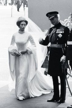 Princess Anne Wedding Dress, Princess Anne Wedding, Fringe Tiara, Royal Wedding Dresses, Princesa Anne, Royal Bride, Royal Wedding Gowns, Wedding Fotos, Princesa Real