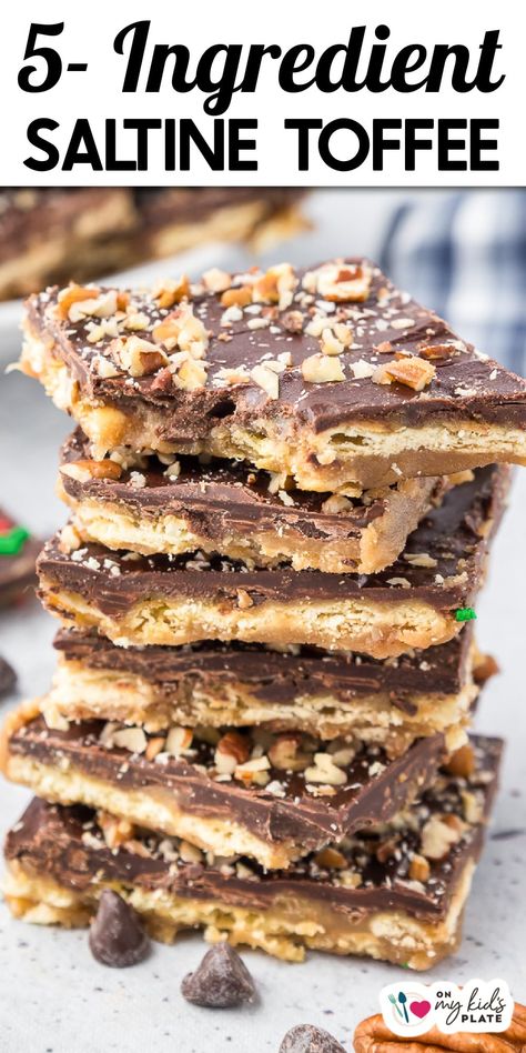 Simple Christmas Candy, Cracker Toffee Recipe, Saltine Cracker Recipes, Saltine Cracker Toffee, Saltine Cracker, Easy Christmas Candy Recipes, Saltine Toffee, Christmas Candy Easy, Kids Plate