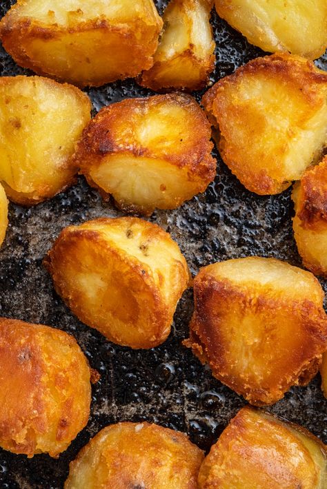 Do you long for perfectly golden, crunchy roasties with an irresistible fluffy middle? Look no further than our easy-to-follow guide.