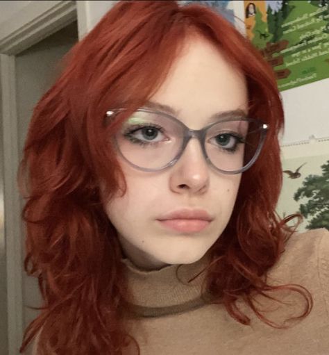 Red Head With Glasses, Redhead With Glasses, Red Hair And Glasses, Medium Red Hair, Red Hair Brown Eyes, Romantic Killer, Hair And Glasses, Glasses Inspo, Simon Petrikov