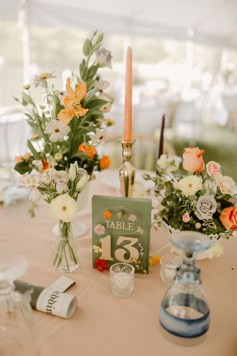 This 70s-inspired DIY Wedding at a Pennsylvania Mountain Hideaway Used Entirely Thrifted Decor! Pictures Of Couple Wedding Decor, Wedding Decor September, Aisle Centerpiece Wedding, Eclectic Centerpieces Wedding, Wedding Flower Reception, Mountain Spring Wedding, June Garden Wedding, English Country Wedding Theme, Whimsical Garden Wedding Centerpieces