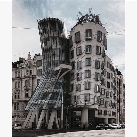 @sophiegunnol Dancing House I Frank Gehry I Prague #frankgehry  #art#artistoninstagram Dancing House, Frank Gehry, Miami Art, Prague Czech, Minimal Art, Leaning Tower Of Pisa, Prague, Contemporary Art, Dancing