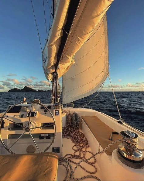 Rich Boat Aesthetic, Sailing Life Aesthetic, Sailing Yacht Aesthetic, Old Boat Aesthetic, Sailboat Living Aesthetic, Sail Boat Aesthetic, Old Money Sailing, Boat Life Aesthetic, Boats Aesthetic