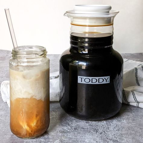 Toddy Cold Brew Recipe - Jamil Ghar Cold Brew Concentrate, Iced Matcha Green Tea, Blended Coffee Drinks, Iced White Chocolate Mocha, Cinnamon Dolce Syrup, Cinnamon Dolce Latte, Cold Brew Coffee Recipe, Cold Brew Recipe, Matcha Green Tea Latte