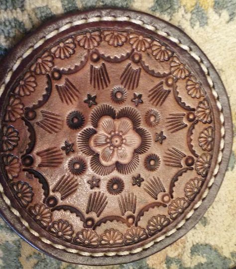 Leather Coasters Design, Leather Stamping Patterns, Leather Mandala, Handmade Leather Work, Leather Coaster, Leather Stamping, Custom Leather Belts, Leather Working Patterns, Leather Tooling Patterns