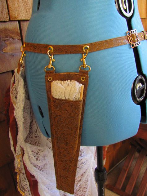 Fan Holster, Moda Steampunk, Steampunk Dolls, Mode Steampunk, Steampunk Couture, Steampunk Cosplay, Steampunk Diy, Steampunk Accessories, Victorian Steampunk