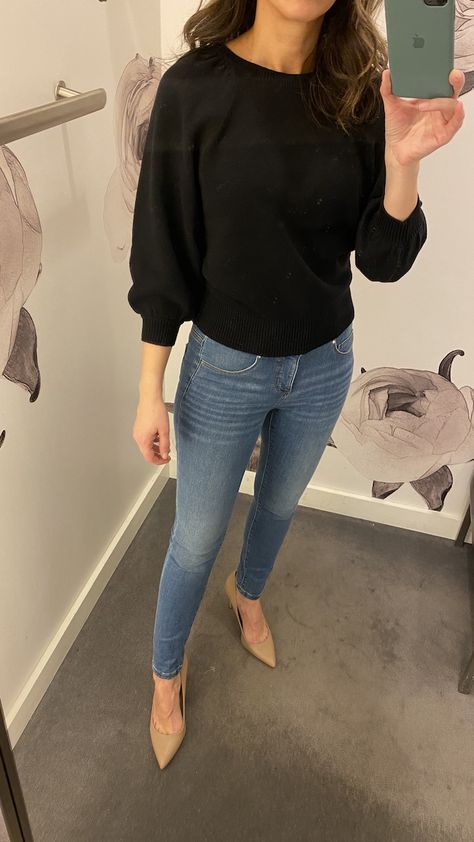 Woman Casual Outfits Winter, Casual Styling Women, Simple Looks Outfit, Casual Looks For Women, Black Top Outfit Casual, Casual Outfits For Women, Casual Outfits With Jeans, Everyday Outfits Casual, Women Casual Outfits