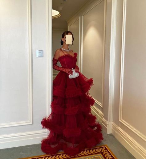 Met Gala Dresses Ideas, Gala Outfit, Tulle Party Dress, Soiree Dress, Classy Prom Dresses, Long Prom Gowns, Glamour Dress, Prom Dress Inspiration, Cute Prom Dresses