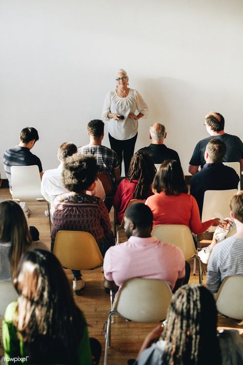 Cheerful elderly woman speaking on a microphone in a seminar | premium image by rawpixel.com / Teddy Rawpixel Woman Speaking On Stage, People Worshipping Background, Team Working Photography, Woman Leading Meeting, Group Meditation Photography, Angels Envy, Elderly Woman, Women Talk, Nice Pic