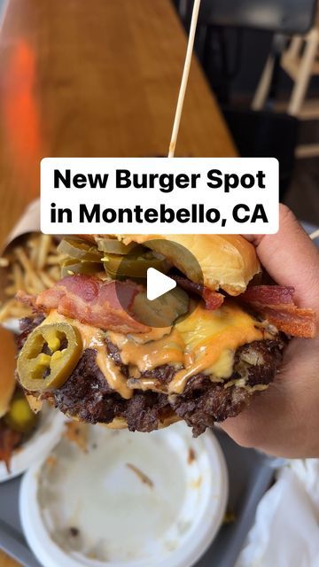 California Burger Bowl, Big Cafe, Burger Place Aesthetic, Huge Burger, Burger Place, Fiveguys Burgers, Big Burgers Cheeseburgers, Burger Places, Food Spot