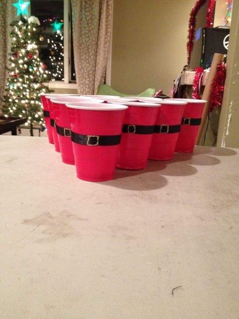 Young Adult Christmas Party Ideas, Christmas Friend Party, Adult Christmas Pajama Party, Beer Pong Christmas Game, Christmas Party Ideas Teens, Backyard Christmas Party Decor Ideas, Christmas Party College, Christmas In July Party Ideas Games, Christmas Pong Game