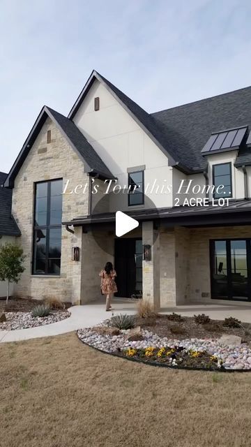 Aylin Mendiola on Instagram: "Welcome to your Texas Dream home on 2 acres!🤩

Featuring 5 bedrooms, 4 full baths, and 2 half baths, with over 5,000 sqft of space. Conveniently located close to restaurants, shopping, and entertainment, it offers the perfect blend of luxury and lifestyle. Don’t miss the chance to make this your dream home!

To schedule a private tour or make serious inquiries, please send us an email or click the link to schedule a call!

Offered by DeWayne Smart, with Smart Realty." Dream Home Pictures, House On 2 Acres, Modern Hill Country Exterior, Modern Luxury Mansion Interior, One Floor Home Design, Katy Hearn House, 2025 House Design Trends, Dream Interior Design, California Transitional Home