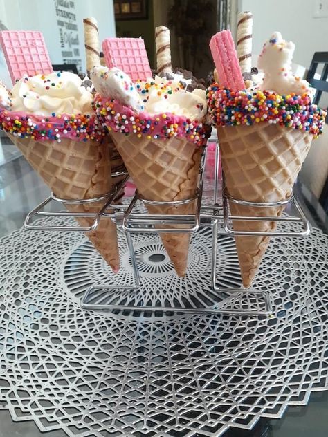 Waffle Cone Dessert Ideas, Cone Desserts, Weird Thanksgiving, Cheesecake Cones, Stuffed Waffle, Street Dessert, Popcorn Cones, Waffle Cone Recipe, Cone Dessert