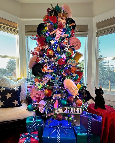 Thanks to @spookythankfulmerry for making our holiday dreams come true with this #Coraline themed tree! Order your Coraline doll ornament… | Instagram Coraline Christmas Tree, Coraline Themed Room, Coraline Christmas, Horror Bedroom, Coraline Doll, Future Room, Cartoon Christmas, Dream Holiday, Christmas Tree Themes