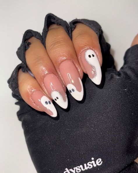 Ghost nails | Halloween nails | Halloween nails 2022 | Halloween nail inspo | easy Halloween nails | almond nails Halloween Nails Basic, Ghost French Tip Nails, Nail Inspo Easy, Ghost Nails Halloween, Easy Halloween Nail Art, Easy Halloween Nails, Halloween Nails 2022, Easy Halloween Nails Design, Foil Nail Designs