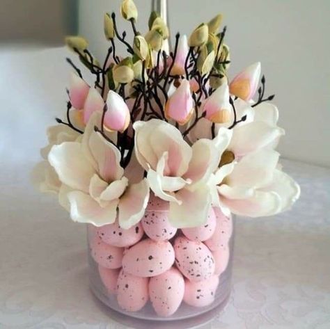 Easter Centerpieces Diy, Easter Flower Arrangements, Easter Arrangement, Easter Craft Decorations, Spring Easter Crafts, Ideas For Easter Decorations, Easter Floral, Food Carving, Easter Inspiration