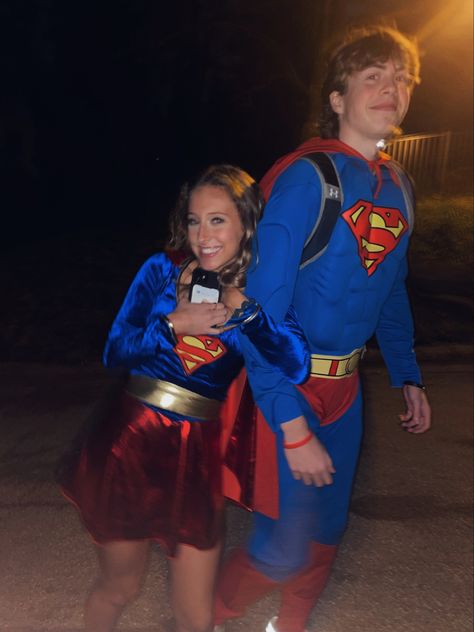 Superhero Spirit Week, Halloween Costumes Superhero, Superwoman Costume, Superman And Superwoman, Couple Halloween Costume, Spirit Week Outfits, Super Woman, Super Man, Spirit Week