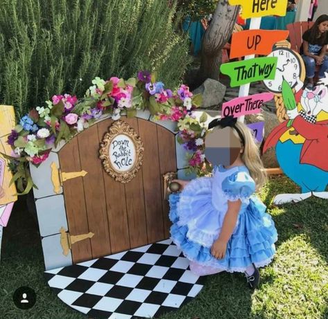 Halloween Alice In Wonderland, Diy Fairy Door, Post Prom, Fairytale Decor, Alice In Wonderland Tea Party Birthday, Pretty Halloween Costumes, Onederland Birthday Party, Alice In Wonderland Birthday, Fall Fest