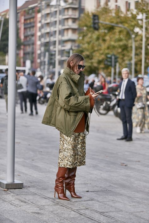 Milan Street Style Spring 2020 DAY 1 | The Impression London Street Style Spring, Milan Street Style, Sequin Outfit, Winter Mode, Milano Fashion Week, London Street Style, Spring Street Style, Street Style Inspiration, Cool Street Fashion