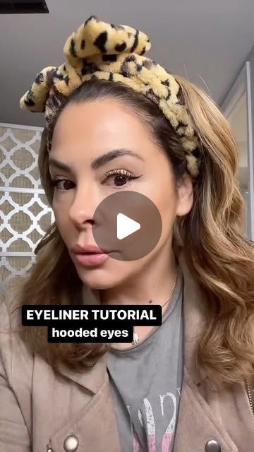 Erica Taylor on Instagram: "EYELINER TUTORIAL- Hooded Eyes. #eyelinerhack #hoodedeyetutorial #hoodedeyes #eyelinertutorial #over40makeup #floatingeyeliner #cateye #makeuphack makeuptutorial #eyelinerhack @rarebeauty" Cat Eyes Hooded Eyes, Eyeliner Types Of Eyes, Cat Eye On Hooded Eyes, Cat Eye Tutorial Step By Step, How To Wing Eyeliner Easy, Winged Eyeliner Tutorial For Hooded Eyes, Easy Hooded Eye Makeup Tutorials, Cat Eye Makeup Hooded Eyes, Eyeliner For Hooded Eyes Tutorials