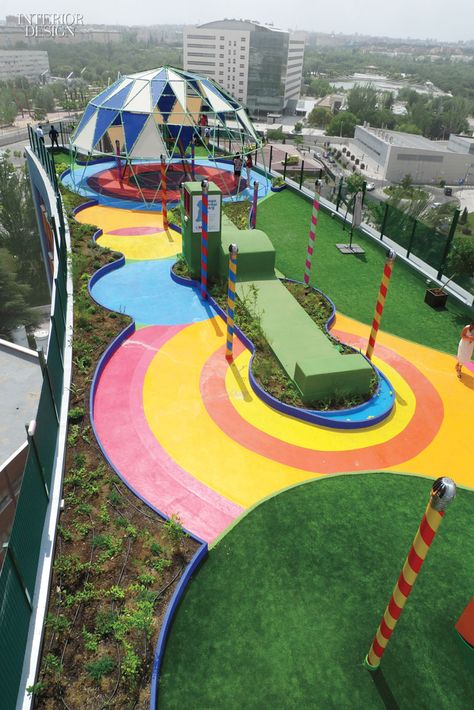 Moneo Brock Transforms an Underutilized Hospital Rooftop in Madrid into a Playground for Pediatric Patients Epdm Playground, Playgrounds Architecture, Cool Playgrounds, Labyrinth Design, Playground Ideas, Children Park, School Playground, Play School, Playground Design