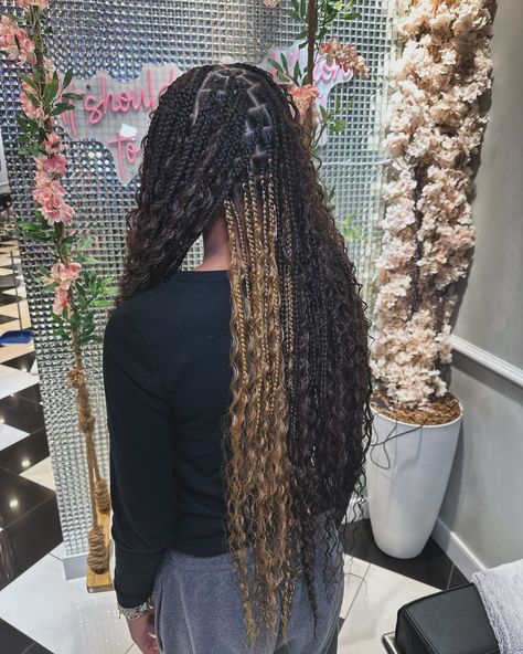 Bohieman Knotless Box Braids With Color, Knotless Bohemian, Bday Hairstyles, Nice Hairstyles, Boho Knotless, Popular Hair, Box Braids Hairstyles For Black Women, Braid Out, Hairdos For Curly Hair