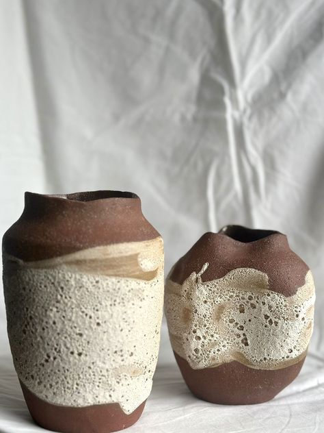 Ceramic Pottery Vases, Vases Pottery, Glaze Pottery, Pottery Vases Handmade, Red Clay Pottery Ideas, Terra Sigillata Pottery, Red Glaze Pottery, Red Clay Pottery, Red Iron Oxide Wash Pottery