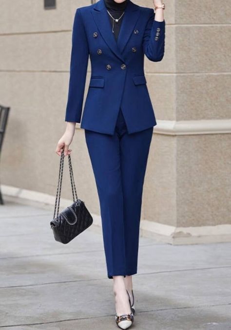 women double breasted two piece suit If do you have a diffrent body shape so you can send your own measurment we will customized for you. https://www.instagram.com/couture_8949/ Formal Suits For Women, Dark Blue Suit, Women Suits Wedding, Pant Suits For Women, Womens Suits Business, Womens Coats, Suit For Women, Pantsuits For Women, Women Office