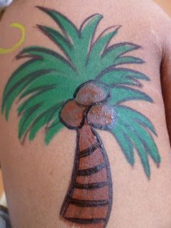 Palm Tree Face Paint, Moana Face Paint Easy, Hawaiian Face Paint Easy, Luau Face Painting Ideas, Hawaii Face Paint, Tree Face Painting, Beach Face Paint, Face Paint Cheek Art, Hawaiian Face Paint