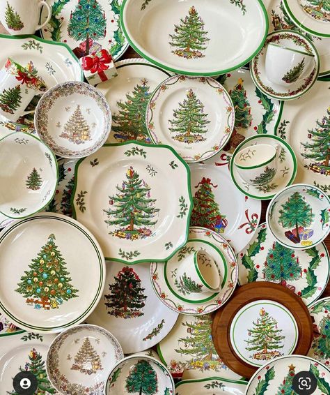 Spode Christmas Table Settings, Vintage Christmas Dinnerware, Xmas Plates, Martha Stewart Christmas, Tj Max, Holiday China, Christmas Delights, Christmas Porcelain, Lenox Christmas