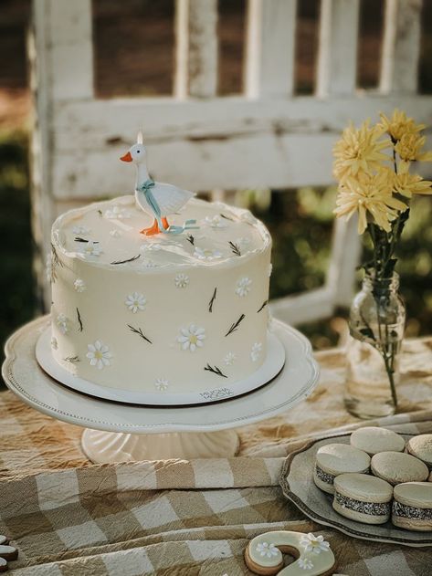 Goose Party Ideas, Goose Cake Ideas, Goose Birthday Theme, Goose Themed 1st Birthday, Goose Baby Shower Theme, Goose Themed Baby Shower Ideas, Goose Themed Birthday Party, Goose Baby Shower Ideas, Goose Birthday Cake