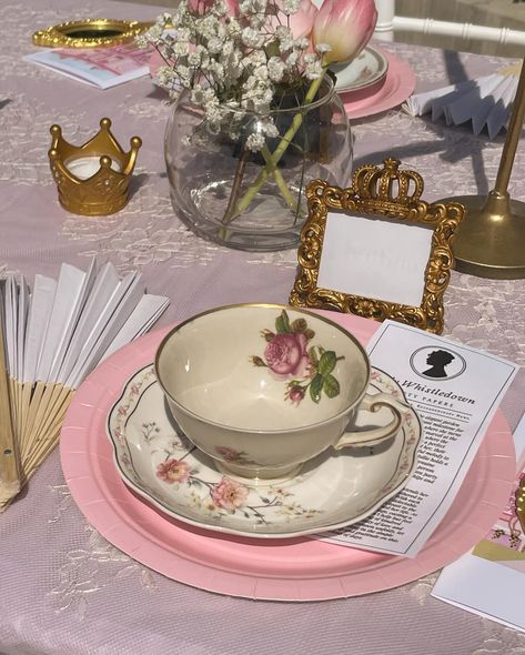 Dearest reader, in the secret garden, tea fuels delightful whispers 🪞🎀🫖🌸 #bridgerton #teaparty #teapartytheme #bridgertonteaparty #bridgertonnetflix #teapartyideas #regencyera #royalcore #princesscore #ladywhistledown #springaesthetic Bridgerton Tea Party Decor Ideas, Bridgerton Picnic Ideas, Bridgerton Themed Picnic, Jane Austen Birthday Party, Bridergton Outfit, Birthday Garden Party Decorations, Bday Tea Party, Bridgerton Picnic, Bridgerton Tea Party