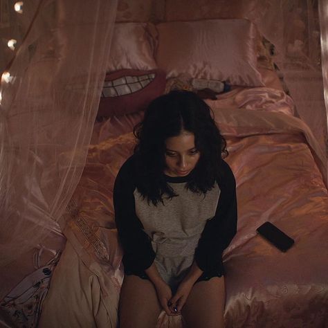 Maddy 💔 Episode - 5 • • • • • • • • • • #hbo #euphoria #euphoriahbo #hboeuphoria #series #a24 #hbo2019 #drake #feeleuphoria Cutout Pants, Embellished Hoodie, Daisy Print Dress, Euphoria Fashion, Barbie Ferreira, Cher Horowitz, Leopard Print Pants, Pink Baby Girl, Episode 5