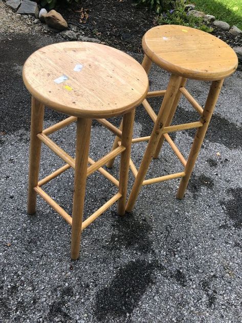 Bar Stools Repurposed, Sanding Furniture, Bar Stool Makeover, Painted Bar Stools, Farmhouse Bar Stools, Diy Stool, Habitat For Humanity Restore, Paint Bar, Old Bar